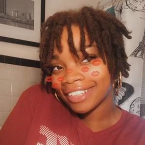 Meet your Posher, Dionna